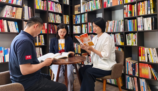 翻開(kāi)“城發(fā)”這本書(shū)，每一頁(yè)，都是鄭州的煙火與遠(yuǎn)方